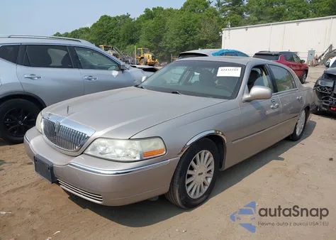 2003 Lincoln Town Car Signature from USA, damaged, VIN 1LNHM82W43Y630712